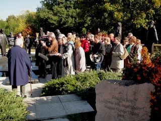 10 �ves a Filoz�fiai Kert - 2011. okt�ber 18. 14:00-15:00. Ide klikkelve az albumot l�thatja.